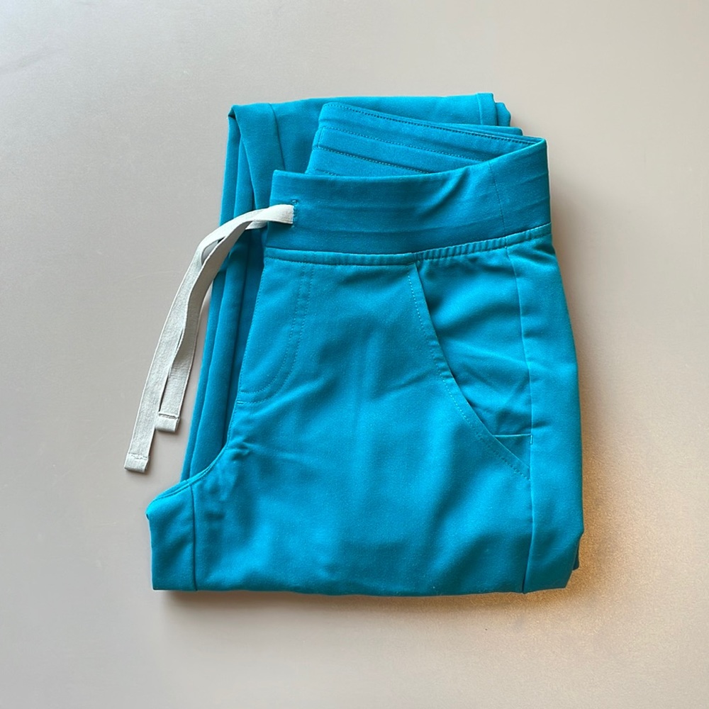 Women’s Figs Pacific Blue EUC XXS Regular Length